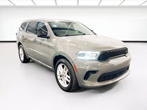 Used 2023 Dodge Durango GT RWD image 3