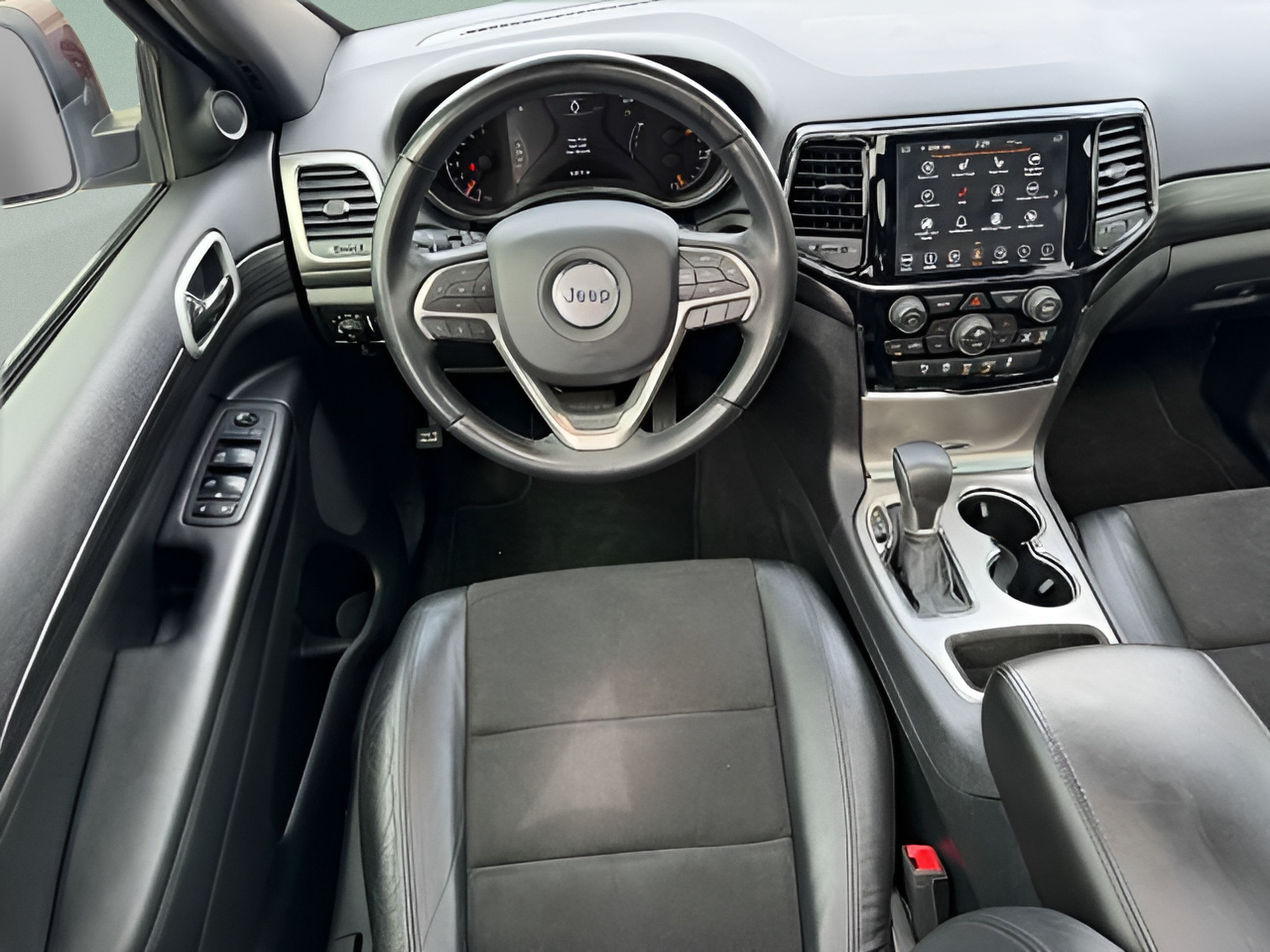 Used 2019 Jeep Grand Cherokee Altitude AWD/4WD image 11