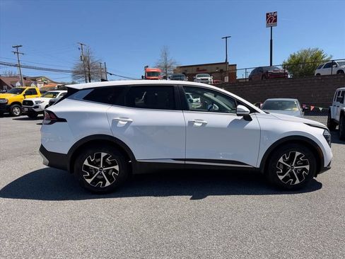 Used 2025 Kia Sportage EX FWD image 14