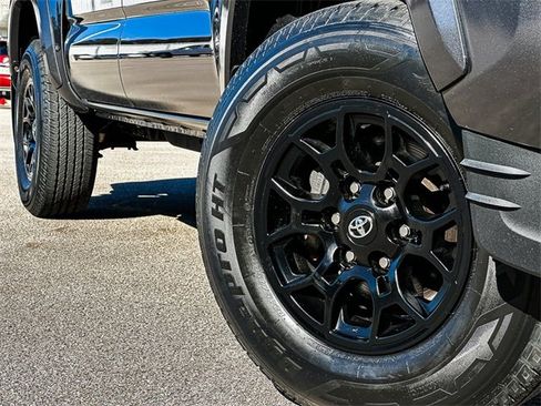Used 2022 Toyota Tacoma SR5 image 2