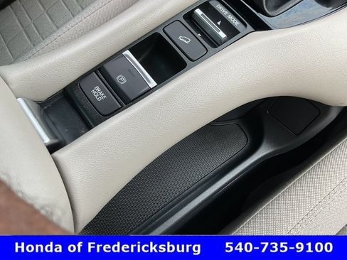 Certified 2026 Honda HR-V LX image 28