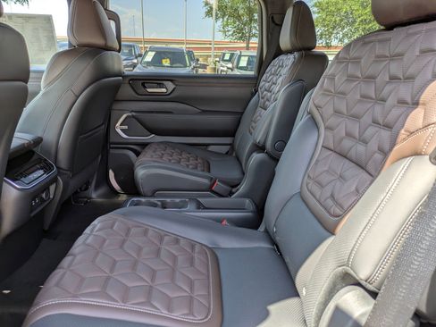 New 2025 Nissan Armada Platinum w/ Convenience Package image 13