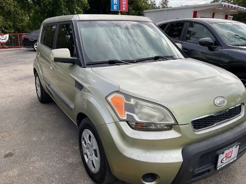 Used 2010 Kia Soul + FWD image 3