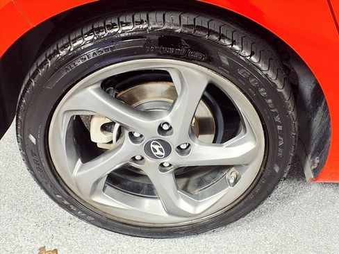 Used 2020 Hyundai Veloster 2.0 image 8