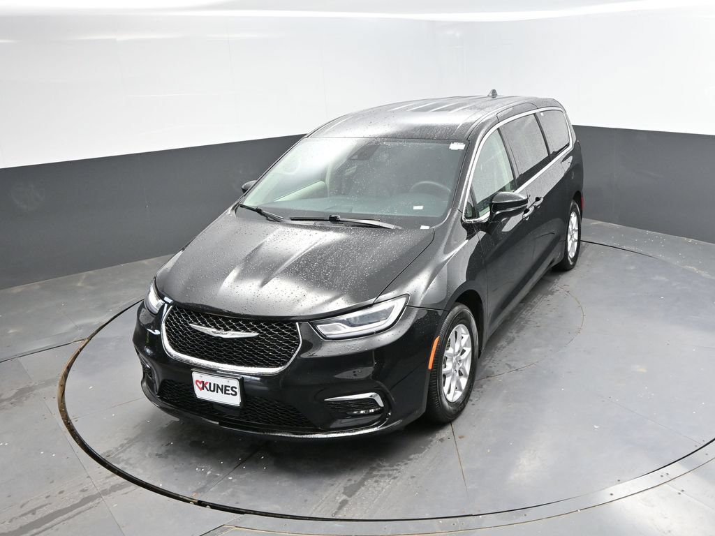 Used 2024 Chrysler Pacifica Touring-L FWD image 25
