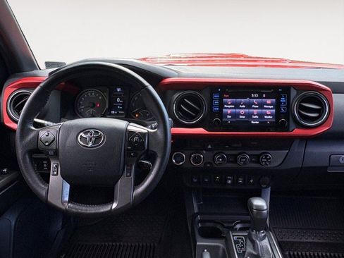 Used 2018 Toyota Tacoma TRD Sport w/ Technology Package AWD/4WD image 2