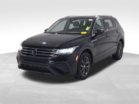Used 2023 Volkswagen Tiguan SE w/ Panoramic Sunroof Package AWD/4WD image 25