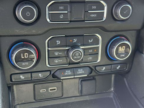 Used 2024 Chevrolet Tahoe RST w/ Luxury Package AWD/4WD image 28