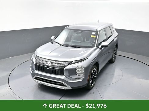 Used 2024 Mitsubishi Outlander SE image 46