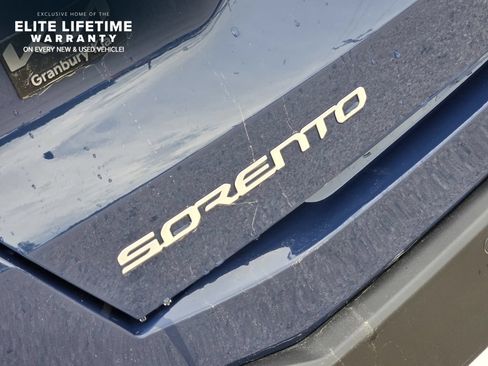 Certified 2025 Kia Sorento EX w/ Panoramic Sunroof Package FWD image 9