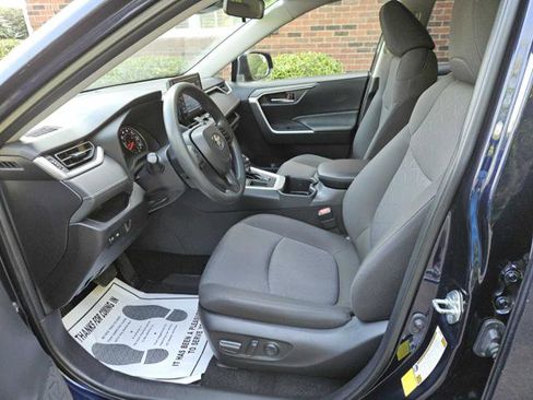 Used 2022 Toyota RAV4 XLE image 12
