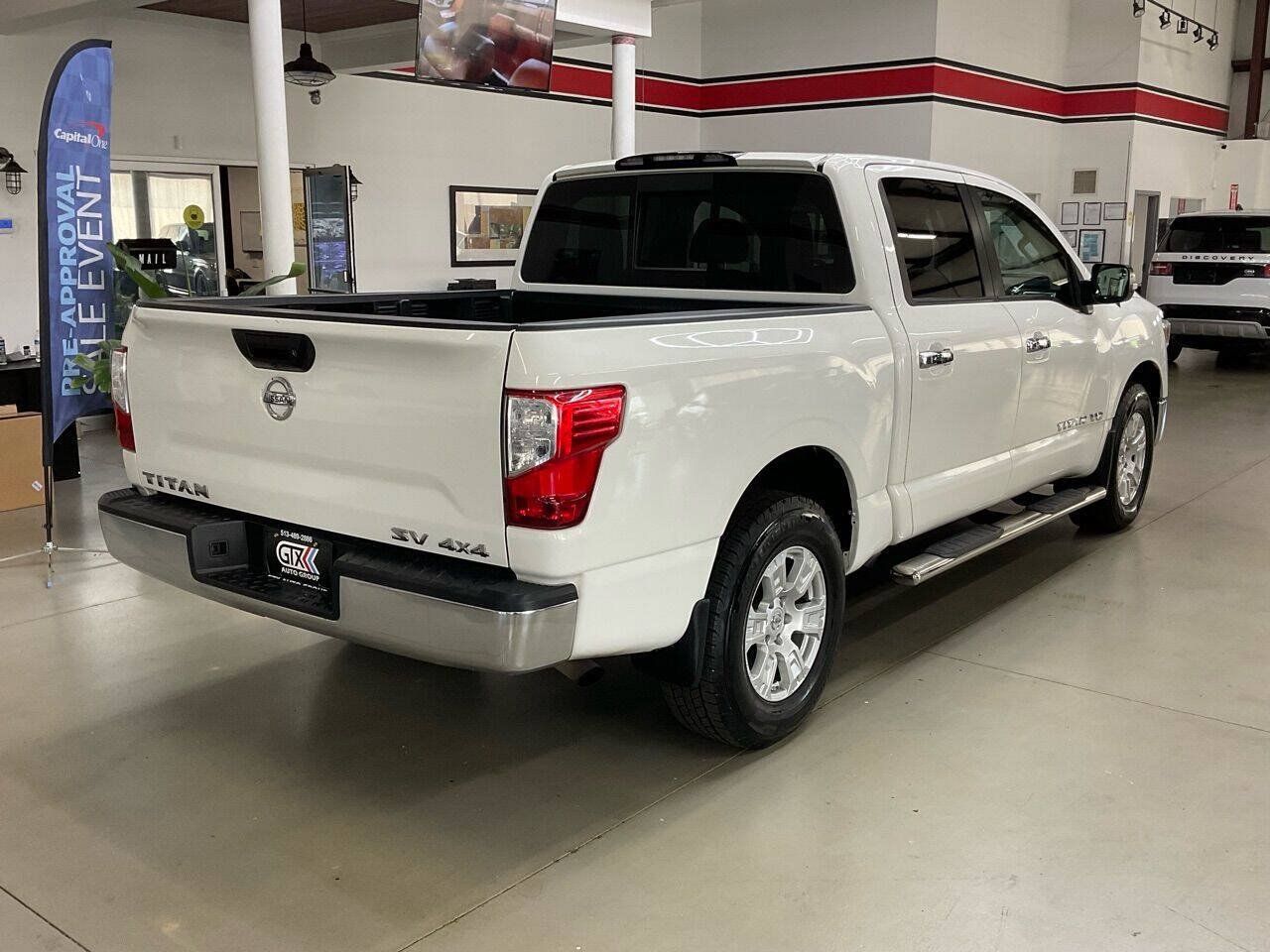 Used 2018 Nissan Titan SV AWD/4WD image 2