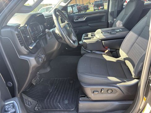 Used 2024 Chevrolet Silverado 1500 LT AWD/4WD image 4