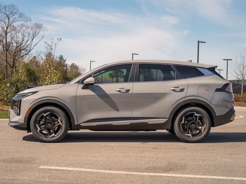 New 2026 Kia Sportage EX FWD image 4