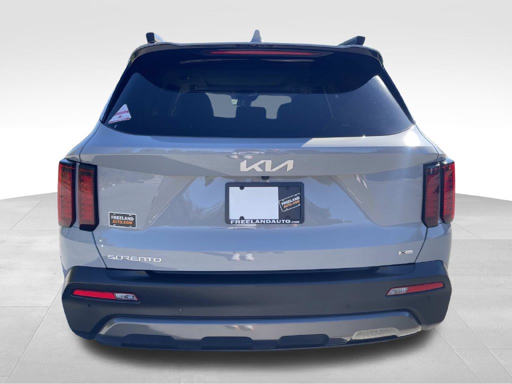 Used 2023 Kia Sorento S w/ Panoramic Sunroof Package AWD/4WD image 4
