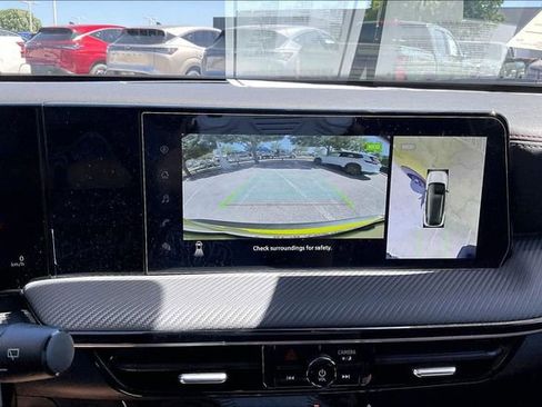 Certified 2025 Nissan Kicks SR w/ Interior Electronics Package FWD image 19