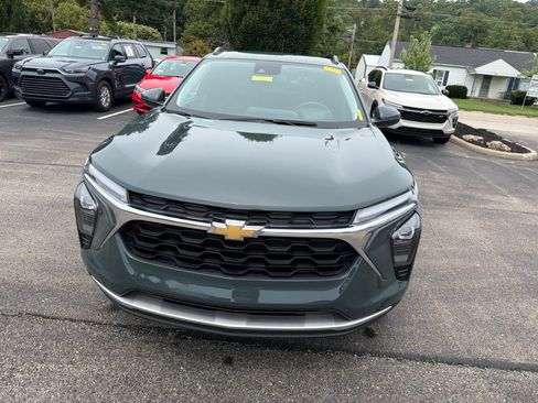 Used 2025 Chevrolet Trax LT w/ Driver Confidence Package FWD image 8