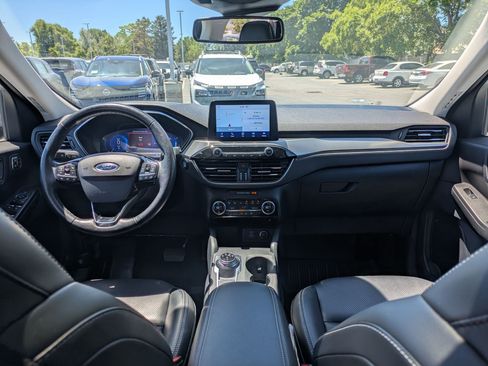 Used 2021 Ford Escape Titanium AWD/4WD image 30