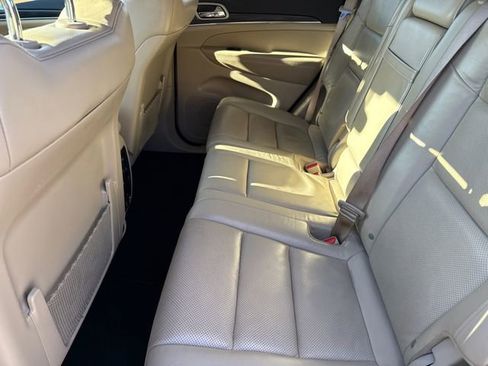 Used 2021 Jeep Grand Cherokee Limited w/ Luxury Group II image 18