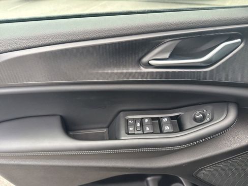 Used 2025 Jeep Grand Cherokee Laredo X image 18