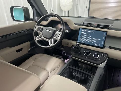 Used 2023 Land Rover Defender 130 S image 19