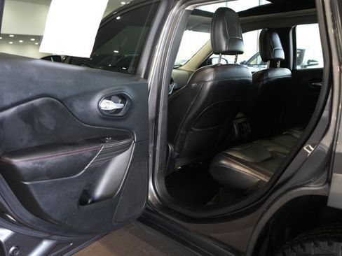 Used 2016 Jeep Cherokee Trailhawk w/ Comfort/Convenience Group image 30