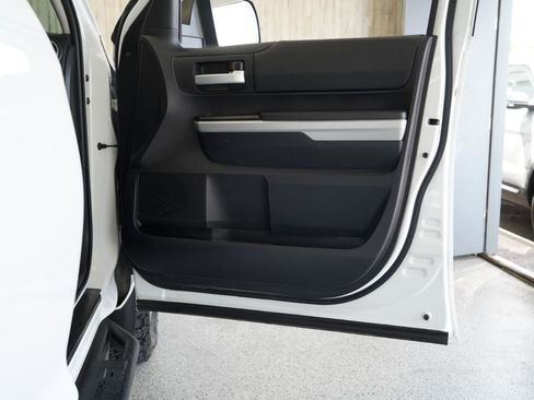 Used 2020 Toyota Tundra SR5 w/ SR5 Convenience Package image 33