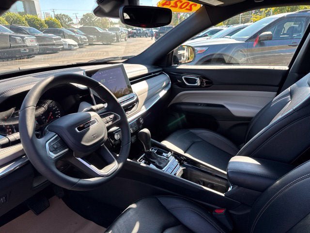 Used 2024 Jeep Compass Limited AWD/4WD image 10