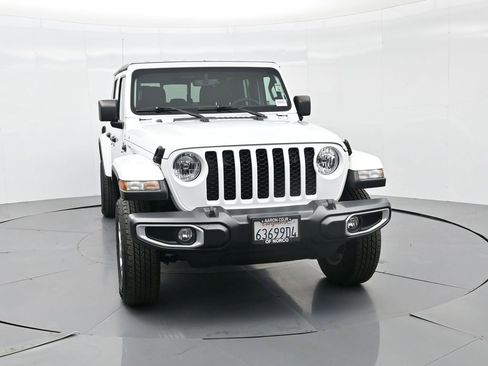 Used 2023 Jeep Gladiator Sport image 4