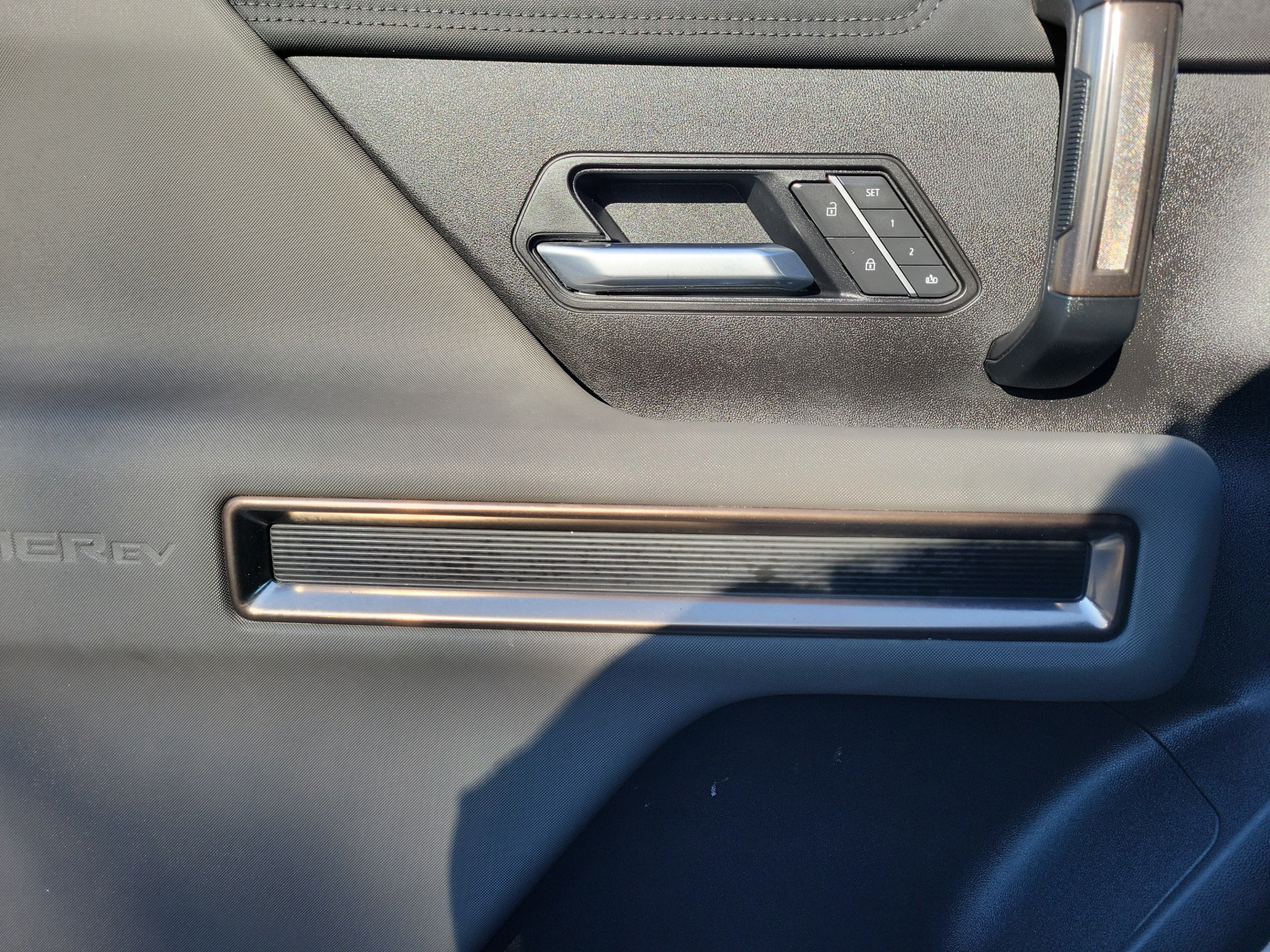 Used 2025 GMC Hummer EV 2X AWD/4WD image 12