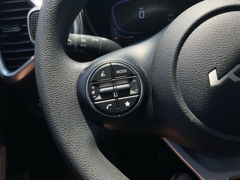 Used 2025 Kia Soul LX w/ LX Technology Package FWD image 21