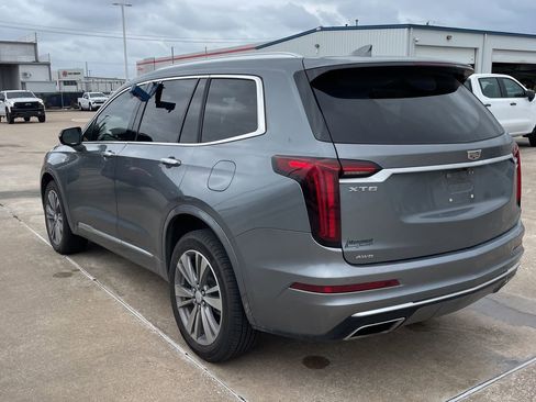 Used 2022 Cadillac XT6 Premium Luxury AWD/4WD image 2
