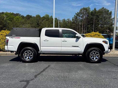 Used 2021 Toyota Tacoma TRD Off-Road w/ Technology Package AWD/4WD image 2