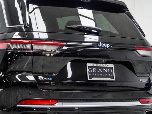 Used 2023 Jeep Grand Cherokee Summit AWD/4WD image 15