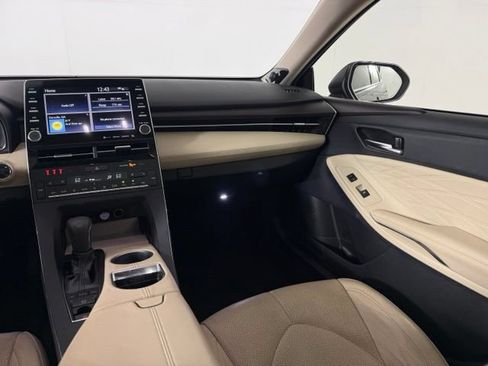 Used 2019 Toyota Avalon Limited FWD image 32