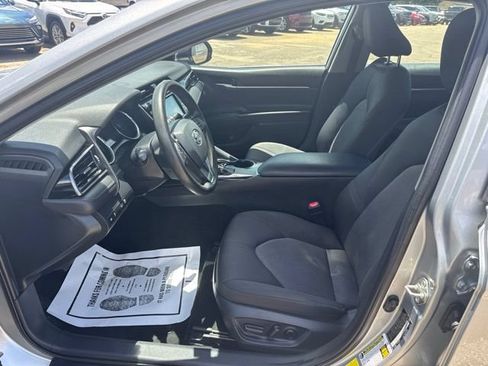 Used 2020 Toyota Camry LE FWD image 10