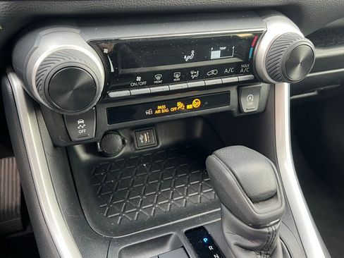 Used 2024 Toyota RAV4 LE image 31