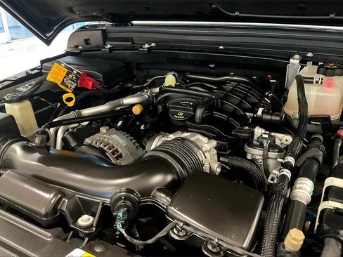 Used 2022 Jeep Gladiator Willys image 35