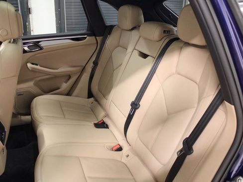 Certified 2026 Porsche Macan AWD/4WD image 32