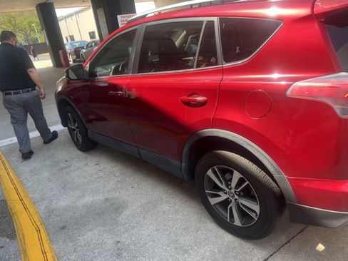 Used 2018 Toyota RAV4 XLE image 4