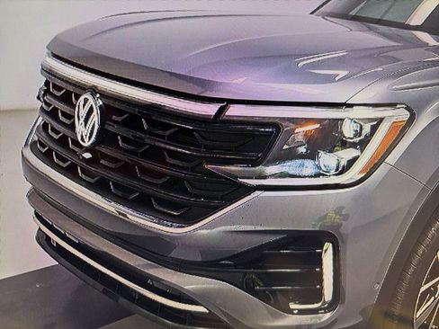 Used 2024 Volkswagen Atlas Cross Sport SEL Premium R-Line image 18