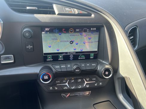 Used 2017 Chevrolet Corvette Stingray Convertible RWD image 11