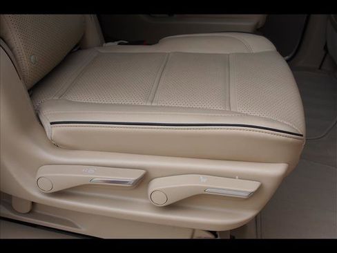 Used 2021 Cadillac Escalade ESV Premium Luxury w/ LPO, Illumination Package image 16