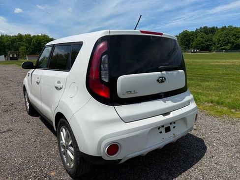 Used 2018 Kia Soul + FWD image 3