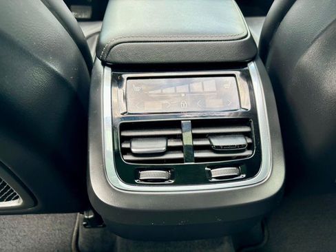 Used 2022 Volvo XC60 B5 Inscription w/ Climate Package image 24