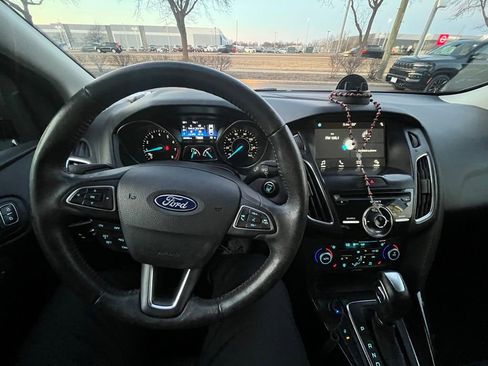 Used 2018 Ford Focus Titanium w/ Titanium Technology Package image 10