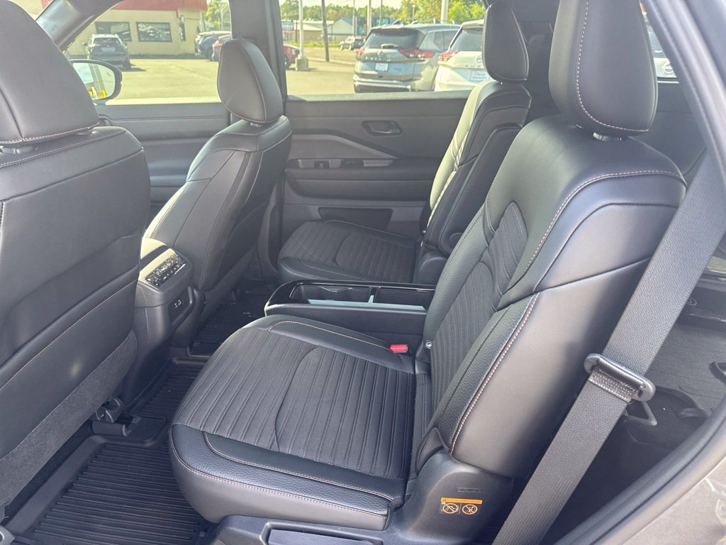 Used 2025 Nissan Pathfinder Rock Creek AWD/4WD image 24