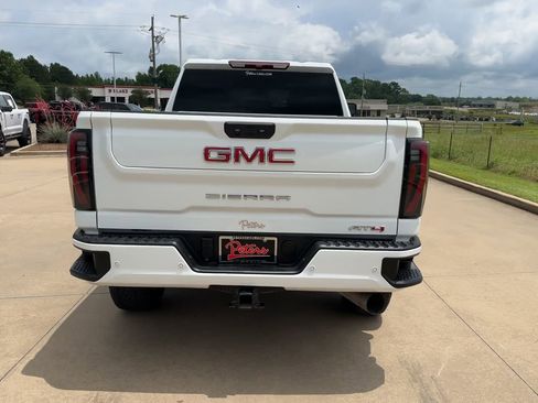 Used 2025 GMC Sierra 2500 AT4 AWD/4WD image 6
