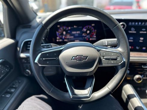 Used 2025 Chevrolet Suburban Z71 image 6