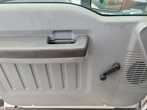 Used 2015 Ford F550 2WD Regular Cab Super Duty image 29